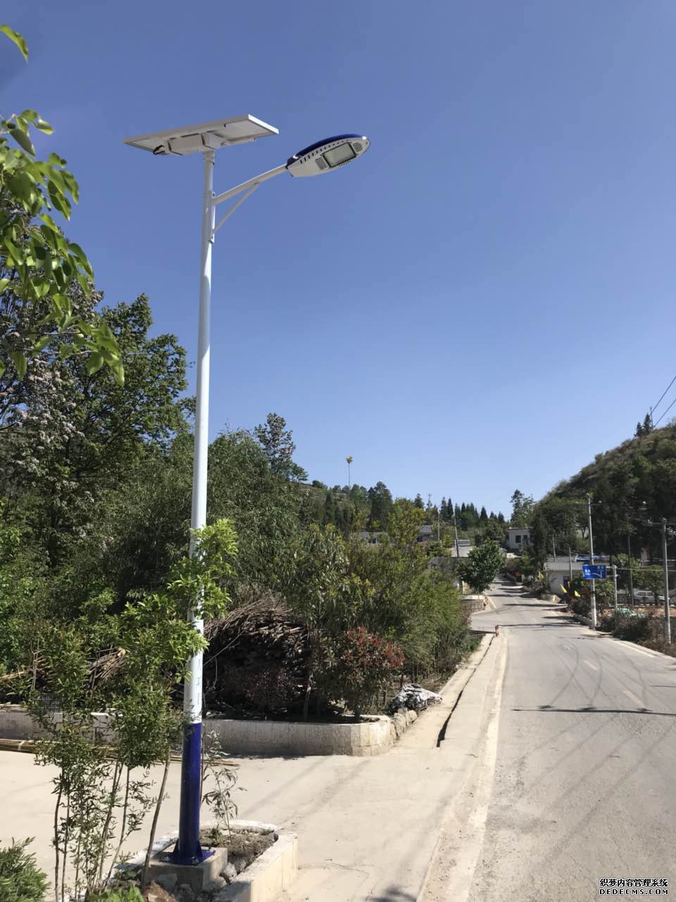 贵州省盘州市农村太阳能路灯安装